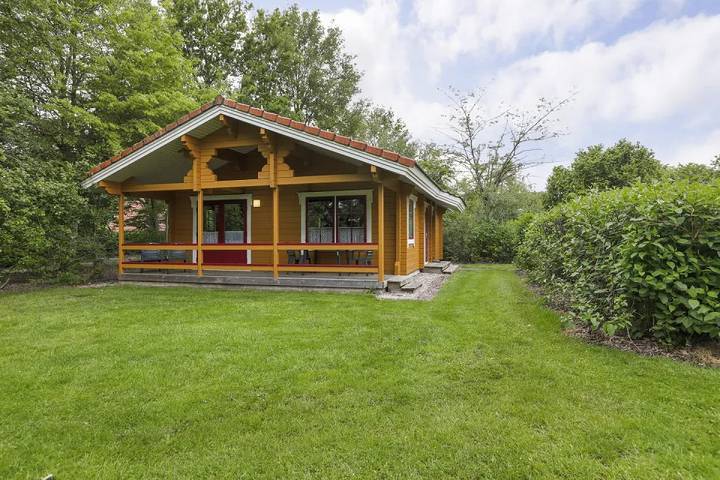 Bungalow voor 4 personen, with terras and balkon/terras as well as sauna in Hardenberg