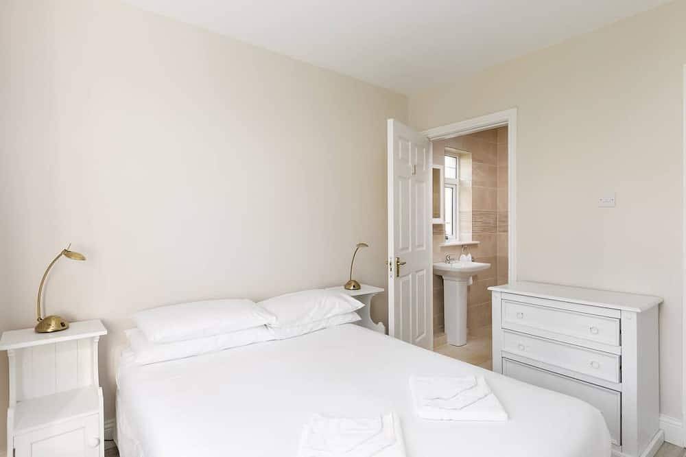 The Links 17, Amazing Location- Food, Drinks, Surf, & Golf!-17 in Lahinch, County Clare