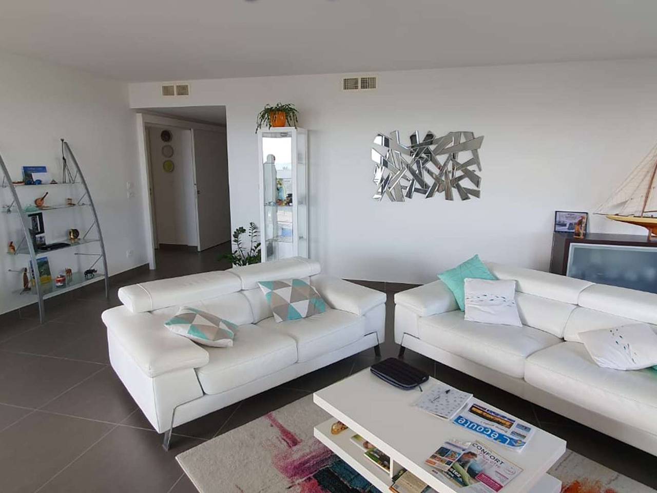 Ganze Wohnung, Wunderbare Wohnung 100m vom Strand mit Pool und Meerblick, T3, Terrasse, privater Parkplatz in Le Barcarès, Côte d'Améthyste