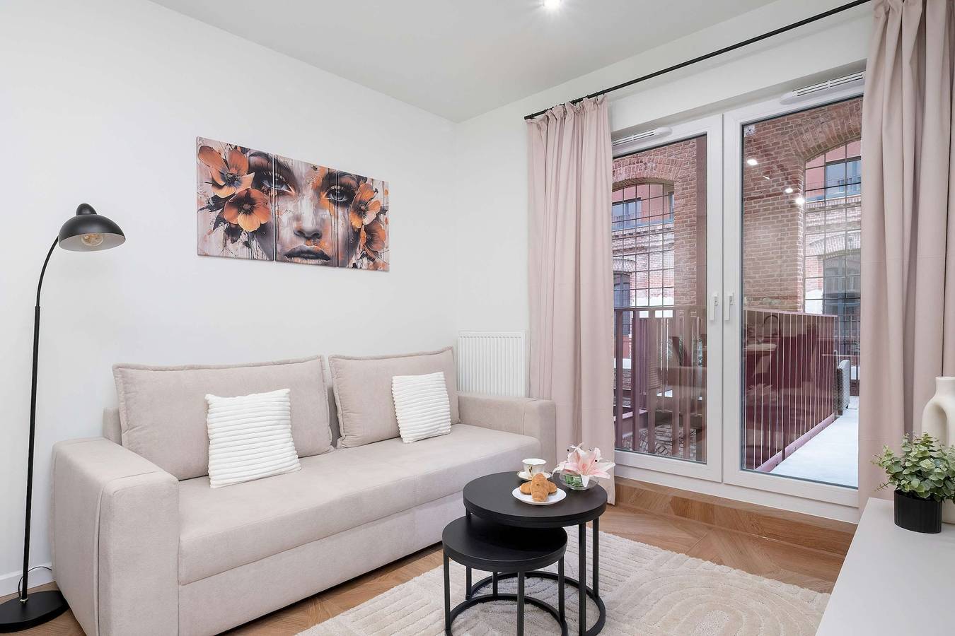 Ganze Wohnung, Charming Apartment with a Terrace   Pets Welcome in Łódź, Region Lodz