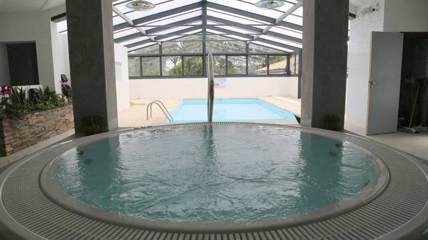 Hôtel pour 5 personnes, avec jacuzzi et sauna ainsi que terrasse et jardin, animaux acceptés dans Plage De La Platerre Angoulins - 4