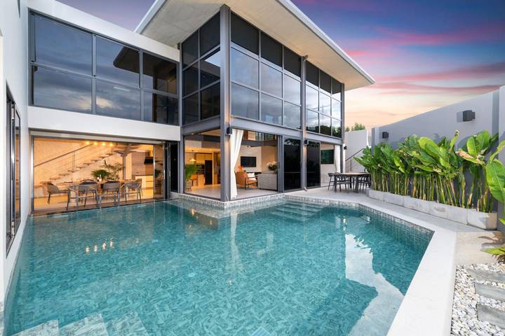 Villa for 8 people, with terrace and garden, child-friendly in Phuket Province