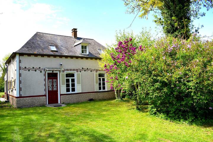 Gîte pour 4 personnes, avec jardin ainsi que vue et terrasse dans Béhencourt