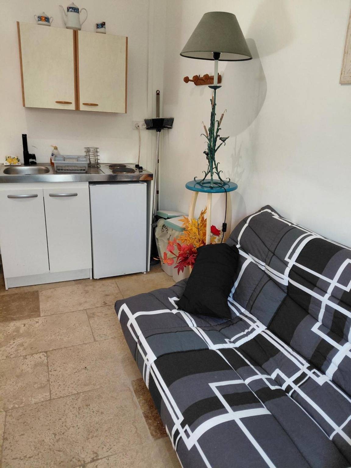 Hel lejlighed, Raymond's Studio Retreat in Verfeuil – Peaceful Stay Near Uzès & Barjac in Verfeuil, Nimes Området