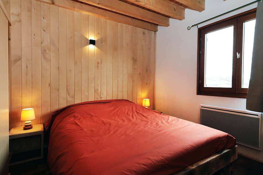 Chalet Spacieux Dans un Quartier Calme et Résidentiel non Loin du Centre Ville in Anould, Saint-Dié-des-Vosges