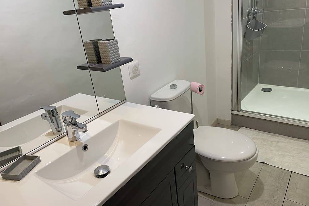 Appartement entier, Gite classé 3  *,Haut de maison  ,dans un Domaine Viticole, piscine partagée in Montbrun-des-Corbières, Région de Narbonne