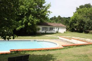 Gîte pour 6 personnes, avec piscine et jardin à Réaup-Lisse
