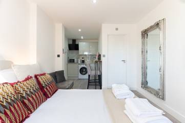 Glamping for 2 People in Chessington World of Adventures, Surrey, Photo 2