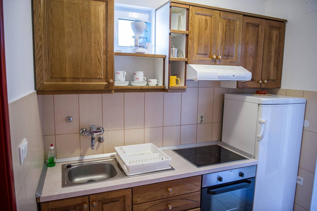Geheel appartement, Vakantieappartement voor 5 personen met balkon/terras in Rogoznica, Šibenik-Knin