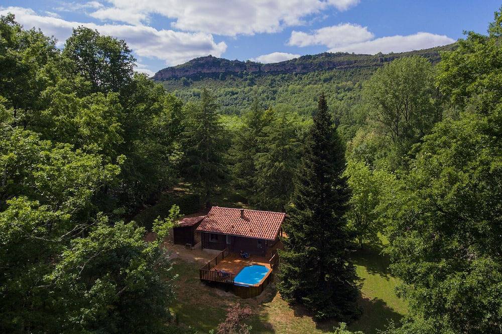 Chalet près rivière avec Parc Arboré & Piscine Chauffée à St Antonin Noble Val in Saint-Antonin-Noble-Val, Tarn-et-Garonne