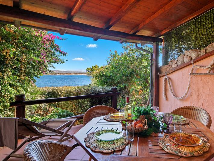 Casa vacanza per 6 persone, con terrazza e giardino sull' Isola della Maddalena