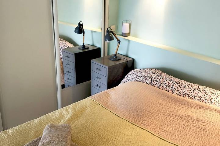 Ganze Wohnung, Cassis Großes Studio, Terrasse, Dorf und Strand zu Fuß, privater Parkplatz in der Provence in Cassis, Nationalpark Calanques