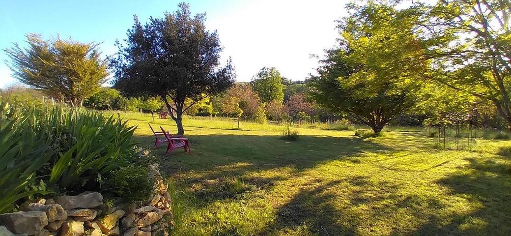 Location de vacances pour 6 personnes, avec jardin ainsi que piscine et vue, adapté aux familles à Saint-Cybranet - 3