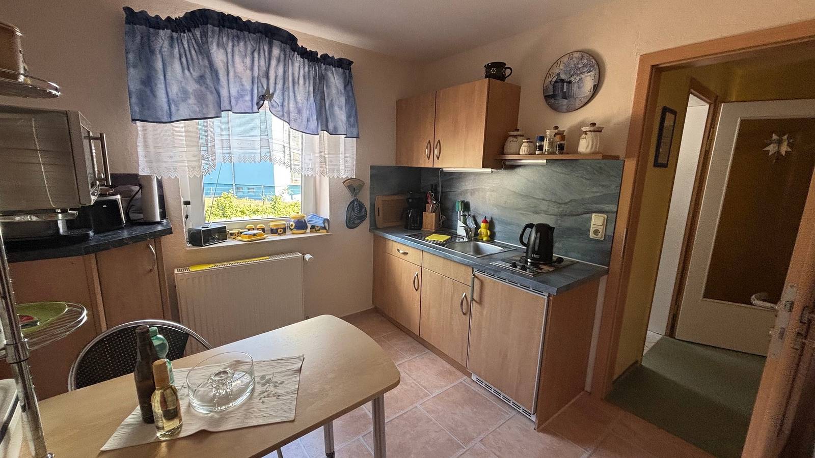 Ganze Wohnung, Ferienwohnung 'Emely' mit weitläufigem Meerblick und Balkon in Sassnitz, Nationalpark Jasmund