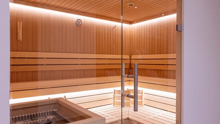 Vakantiewoning voor 4 personen, with sauna and zwembad as well as balkon in Mittersill