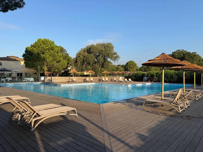 Gîte pour 9 personnes, avec piscine ainsi que jardin et vue dans Plage Cala Rossa - 2