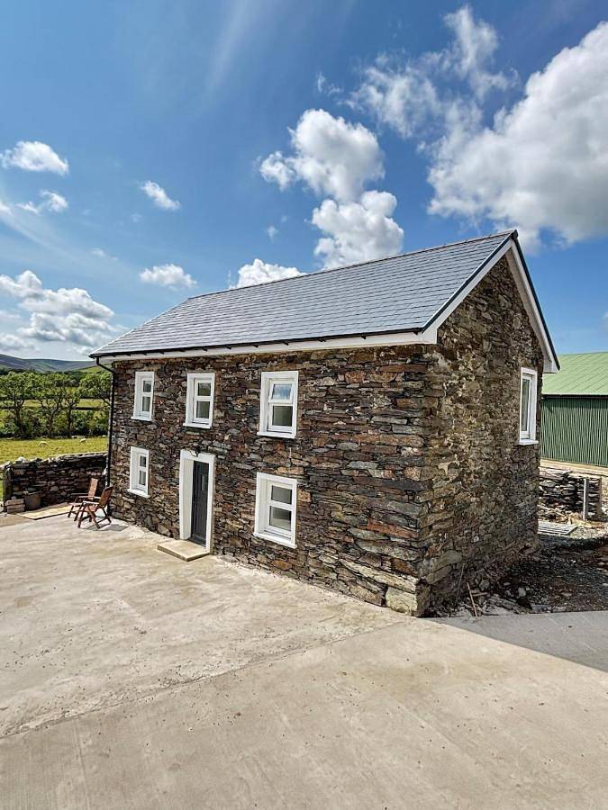 Holiday rental for 5 people, with terrace and hot tub in Isle of Man