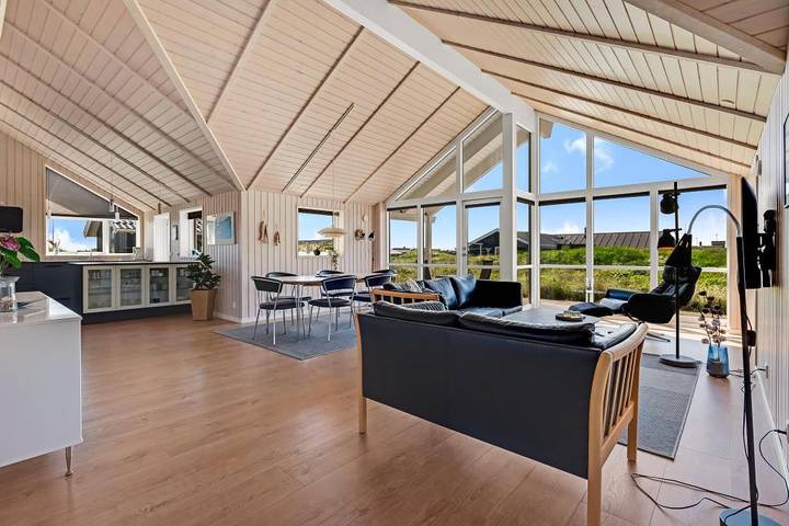 Gemütliches Ferienhaus in Årgab mit Sauna und in unmittelbarer Nähe zum Strand in Hvide Sande, Holmsland Klit