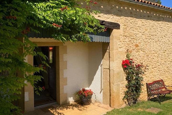 Location de vacances pour 4 personnes, avec terrasse et piscine à Biron - 4