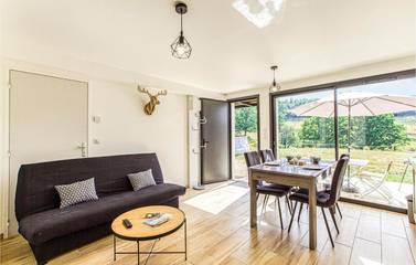 Gîte pour 2 personnes, avec jardin à Montrozier