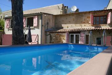 Gîte pour 10 personnes, avec terrasse et piscine à Aurel
