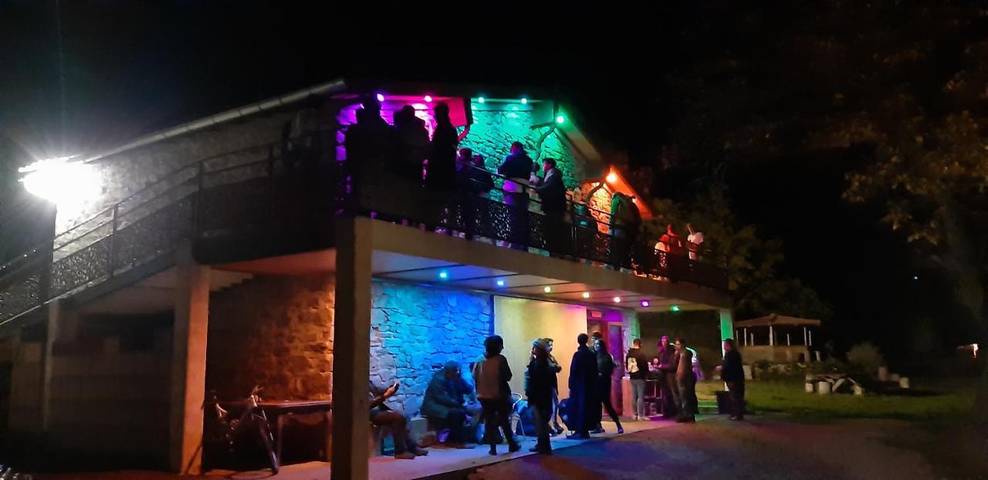 Gîte pour 6 personnes, avec vue ainsi que jardin et balcon à Rouvenac