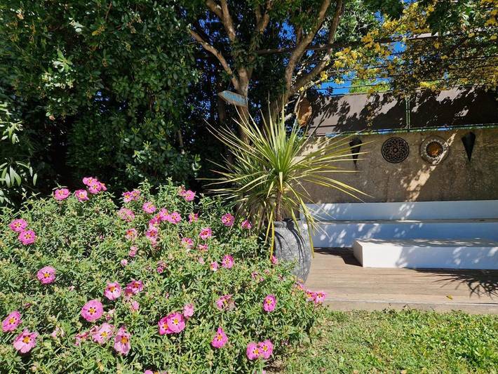 Maison d’hôte pour 2 personnes, avec piscine ainsi que vue et jardin à Lauris - 2