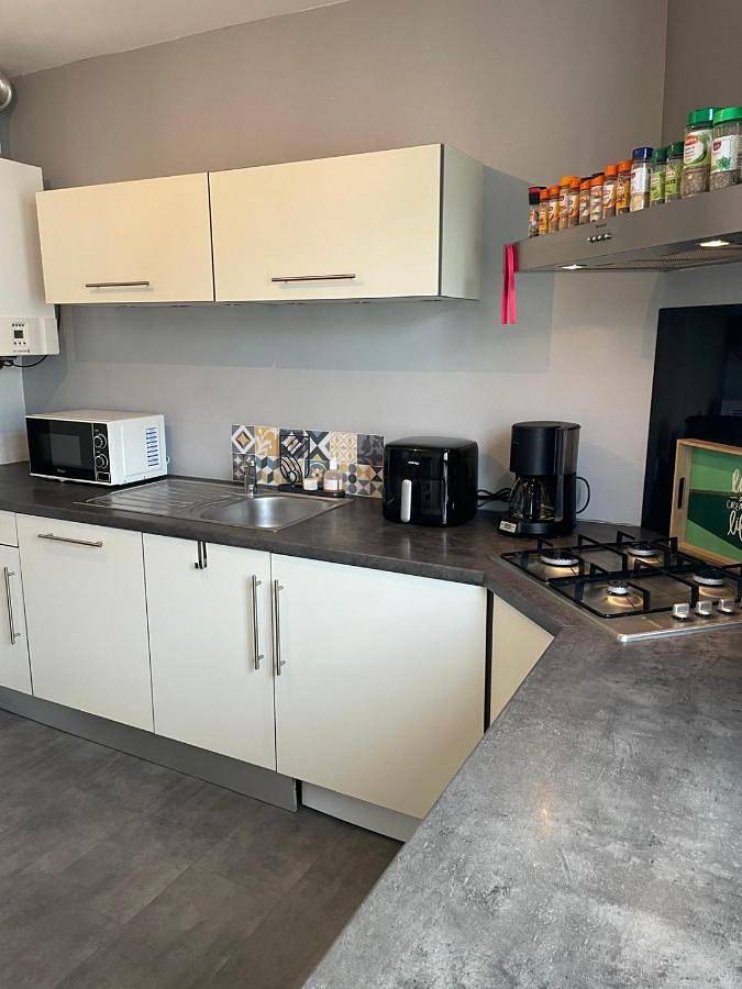 Appartement entier, One-Bedroom Apartment in Landerneau, Région de Brest
