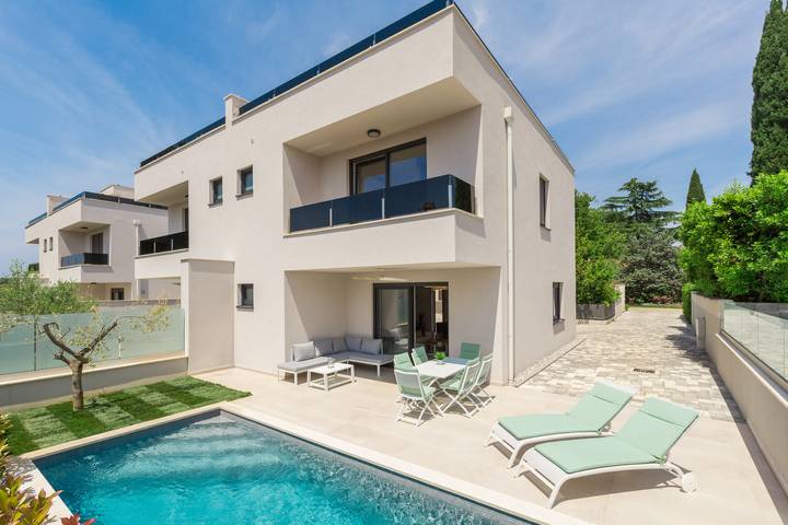 Villa für 5 Personen, mit Garten und Pool in Novigrad