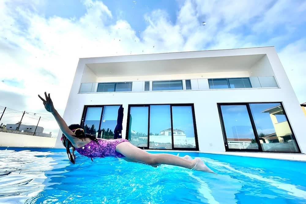 Casa Iroko: Modern villa, private pool, 4 bedrooms, landscape garden, quiet area in Caldas da Rainha, Leiria District