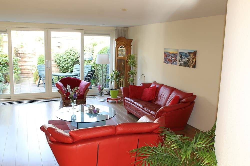 Am Stadtrand von Amsterdam liegt unser gemuetliches Haus.\ngratis parken. in Diemen, Holländische Küste