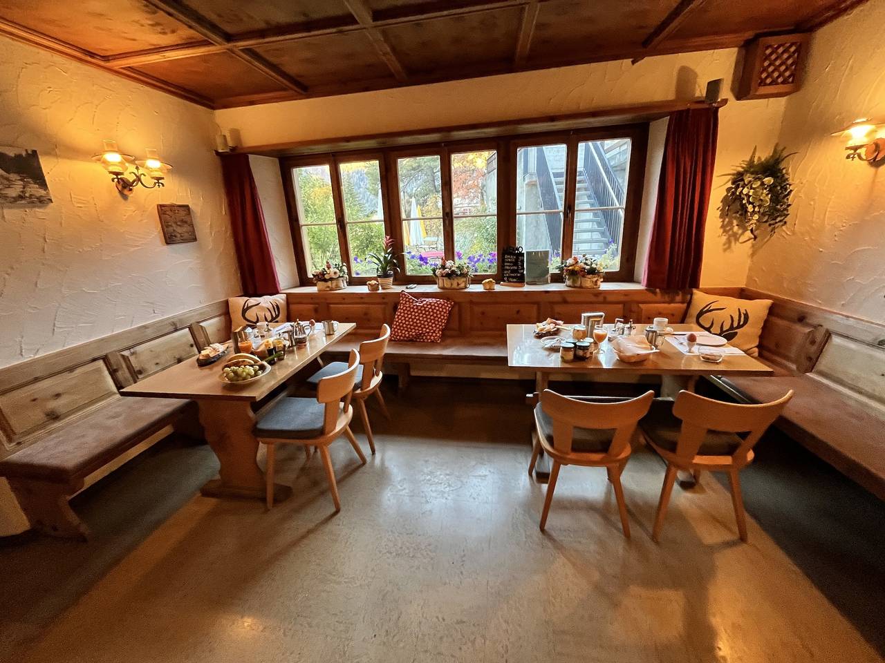 Hotel Pension Arina - Double room with c/w water sink, shared shower/shared toilet in Vnà, Valsot