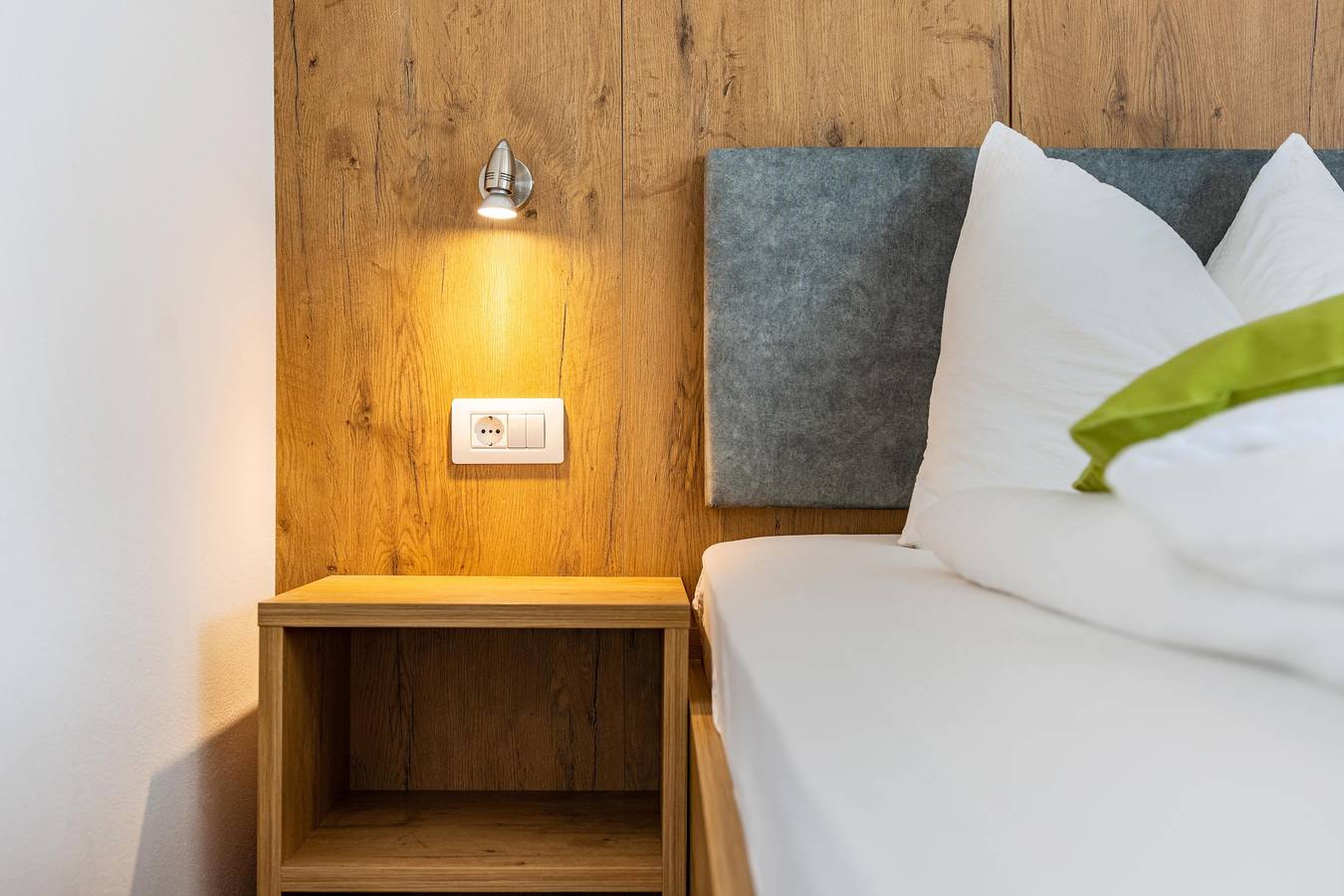 Entire studio, Holiday Apartment 'Alpennest' with Mountain View, Shared Garden and Wi-Fi in Gifen, Rodeneck