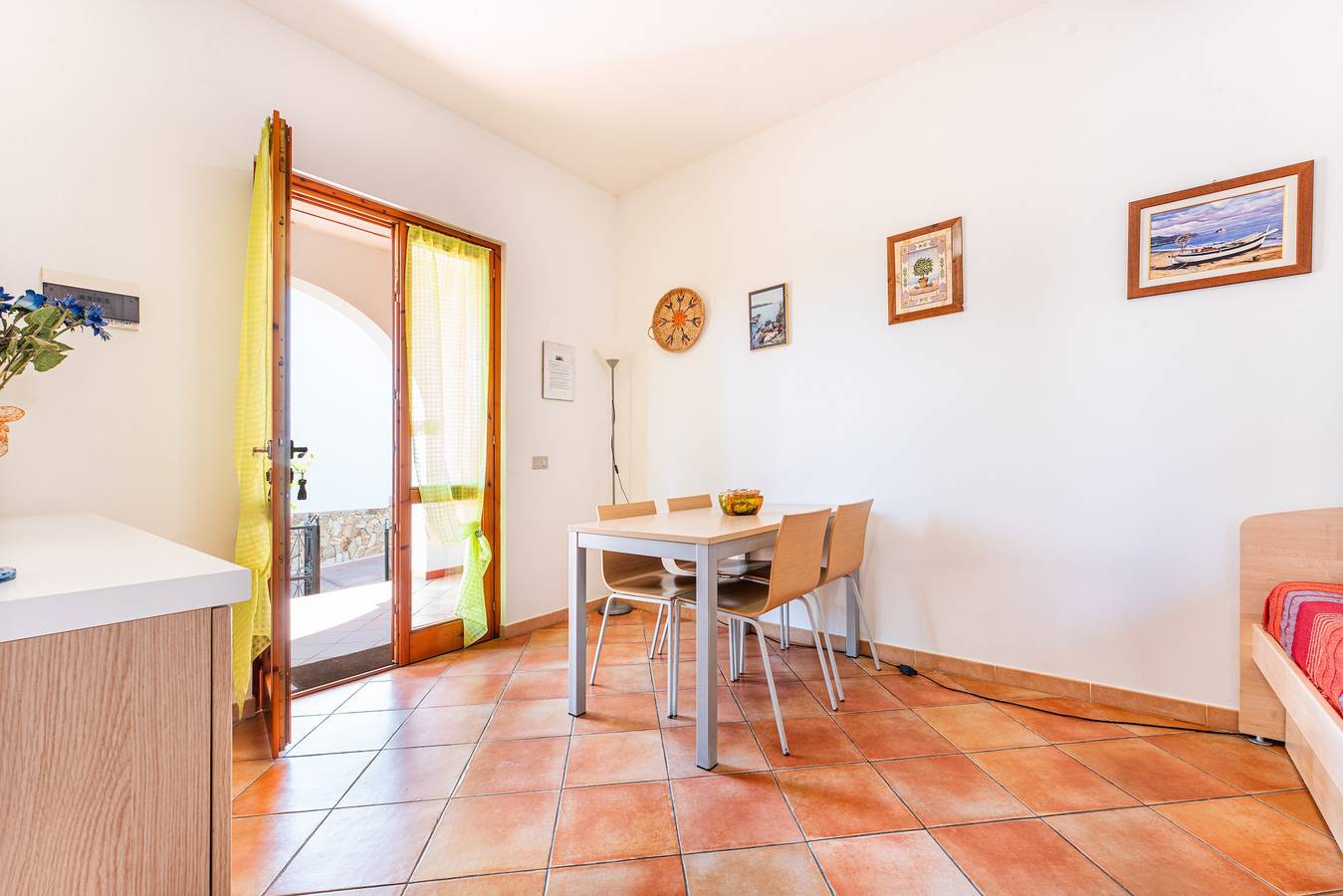 Casa vacacional 'I Girasoli' con piscina compartida y terraza privada in Crabonaxa/Villasimius, Villasimius
