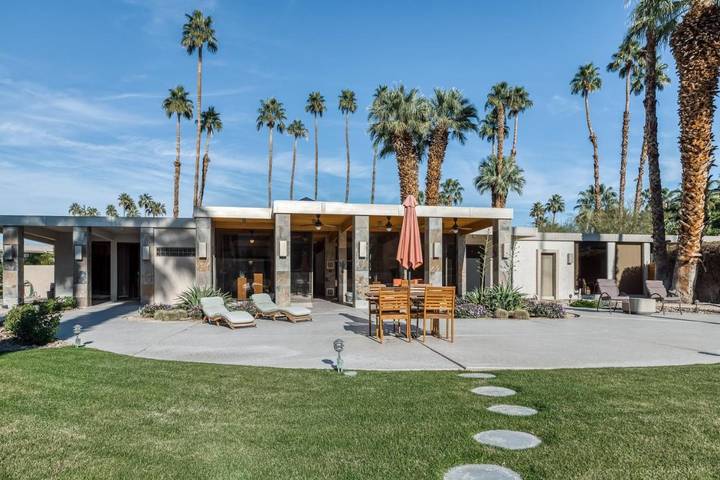 Ferienhaus für 8 Personen, mit Ausblick und Terrasse sowie Pool, mit Haustier - 1