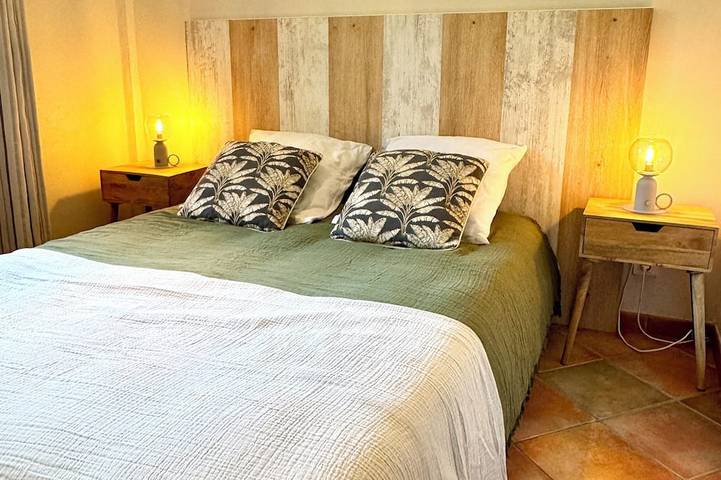 Gîte pour 4 personnes, avec terrasse ainsi que piscine et jardin, animaux acceptés à Villedieu - 3