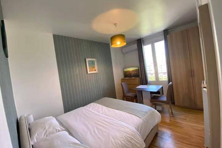Apartamento entero, Studio number 7 in Pantin in Pantin, Sena-Saint Denis
