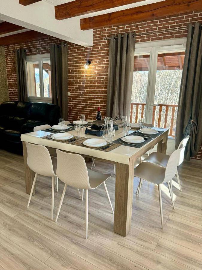 Appartement entier, Three-Bedroom Apartment in La Bréole, Région de Barcelonnette