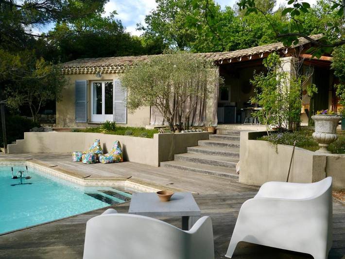 Location de vacances pour 2 personnes, avec jardin ainsi que piscine et vue à Buisson