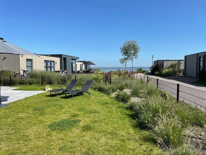 Ferienhaus für 4 Personen, mit Balkon/Terrasse und Terrasse sowie Garten am Ijsselmeer