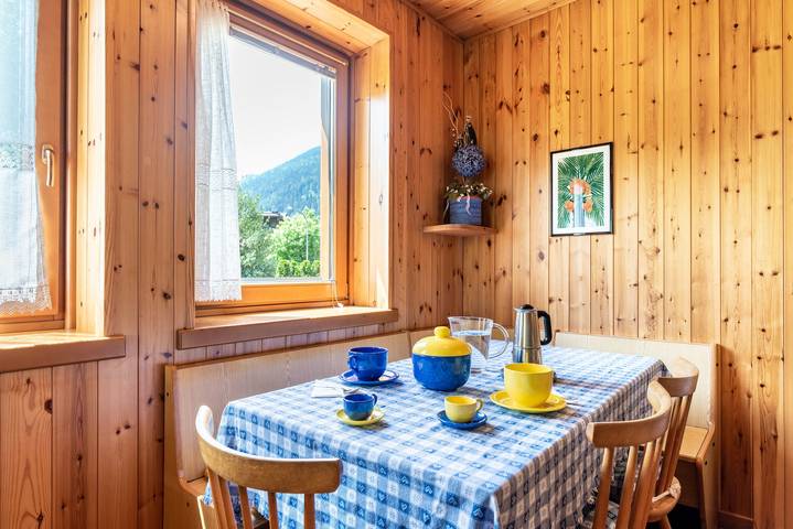 Entire apartment, Apartment Dolomiti Casa Lucia – Mountain View Retreat in Pinzolo in Pinzolo, Comune di Pinzolo