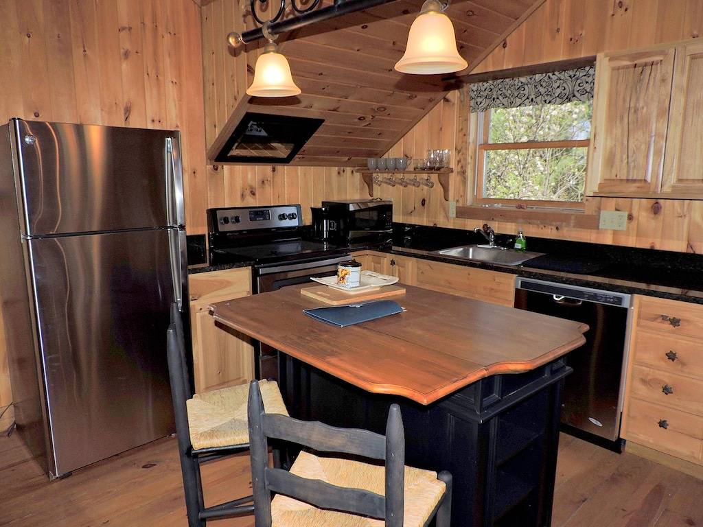 Ganze Wohnung, Location, Location, Location - zu Fuß zur Hauptstraße von diesem Apartment mit Charme in Blue Ridge Parkway, Blowing Rock