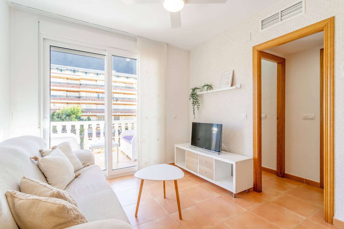 Apartamento entero, Apartamento 'Juan De La Cierva Playa' con vistas al mar, Wi-Fi y aire acondicionado in San Juan Playa (Alicante), Costa Blanca