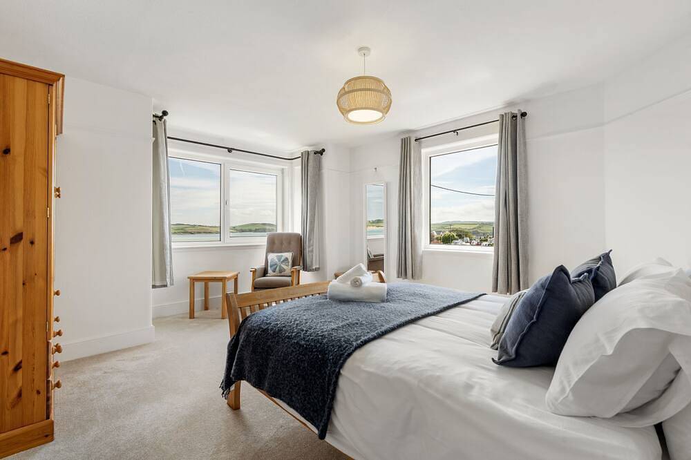22 Treverbyn Road  - Spacious Home with amazing estuary views in Padstow, Cornwall