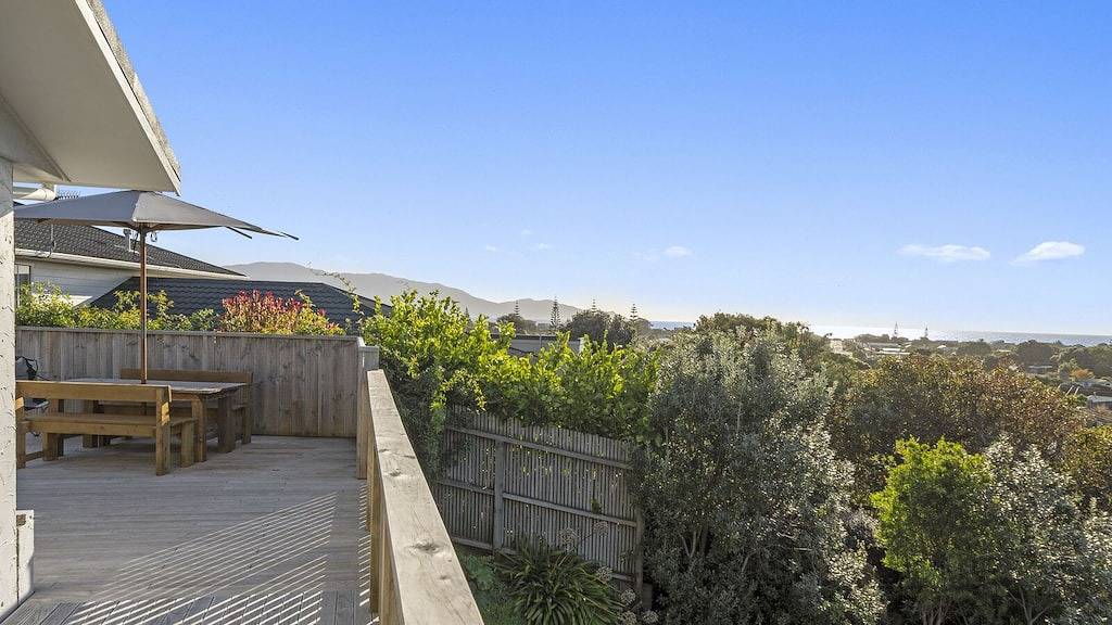 Kapiti Views - Waikanae Beach Holiday Home in Kapiti Coast District