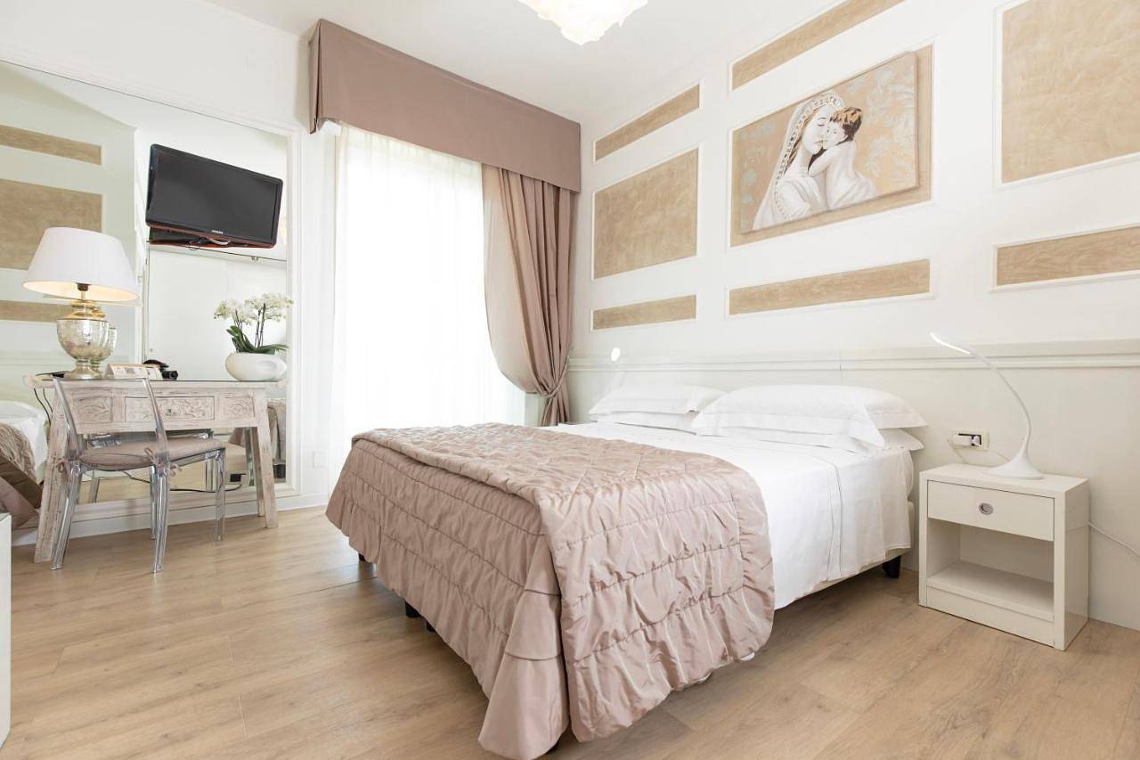 Double Room with Side Sea View in Attilio Beach, Cervia