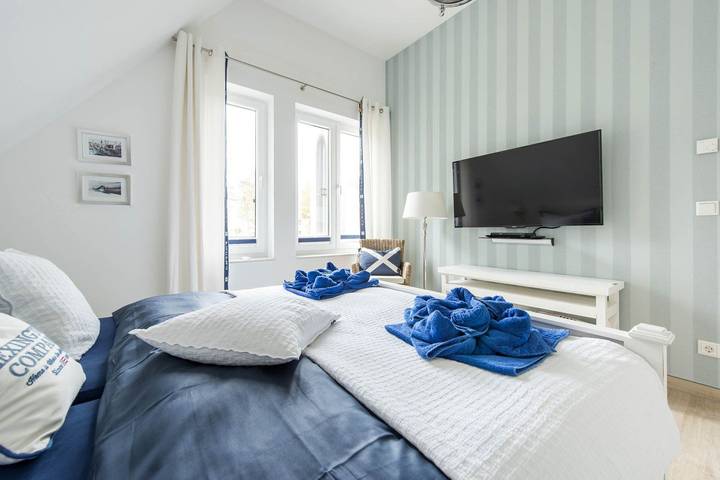 Luxus-Ferienhaus mit Whirlpool, Sauna & Terrasse in Karlshagen in Karlshagen, Usedomer Norden