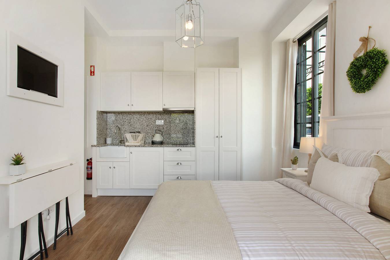 Ganzes Studio, Einzimmerapartment '2' mit Bergblick, Gemeinschaftspool und Wi-Fi in São Martinho, Madeira