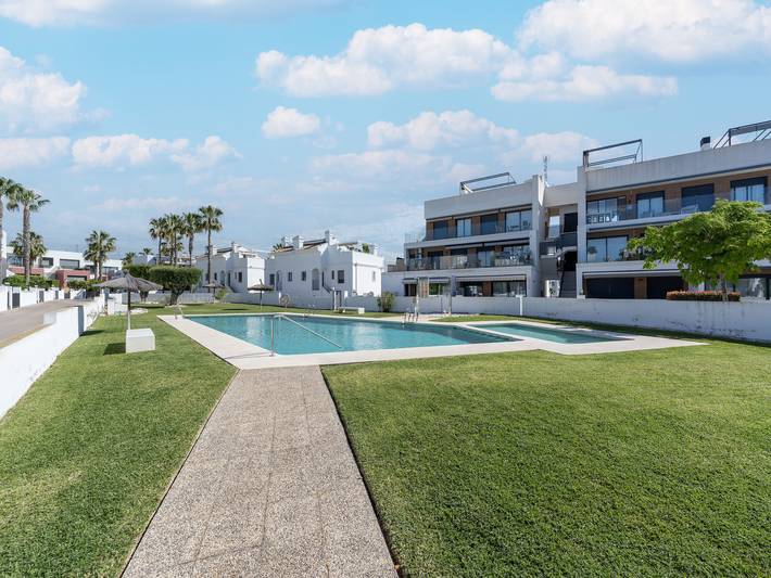 Maison de vacances pour 6 personnes, avec Terrasse ainsi que Jardin et Piscine à Orihuela