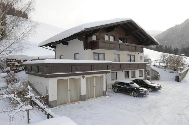 Ferienwohnung für 10 Personen, mit Balkon und Terrasse sowie Garten und Ausblick in Forstau